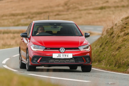 VW POLO 2019 (شكل الـ 2023 أحمر FULL LED)